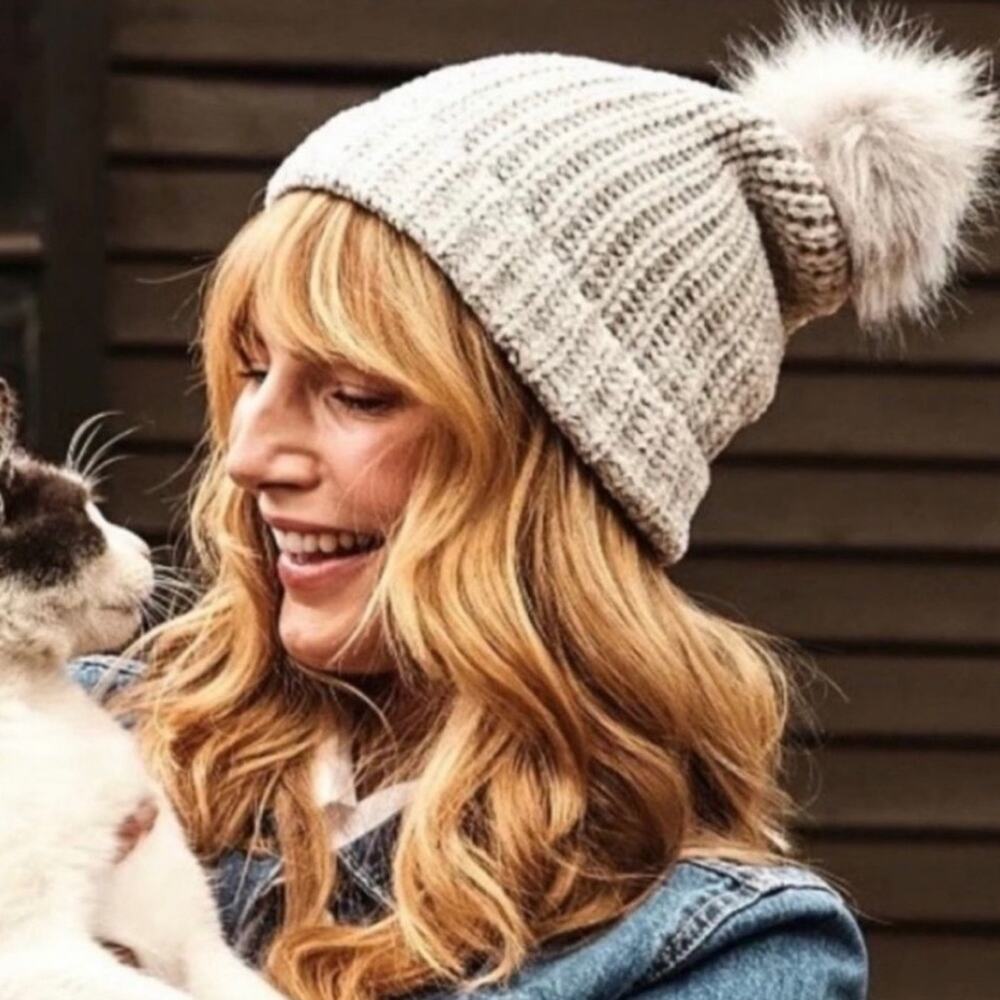 ❤️5/$25❤️ NWT Jules Kae Vegan Cable Knit Pom Pom Beanie Hat